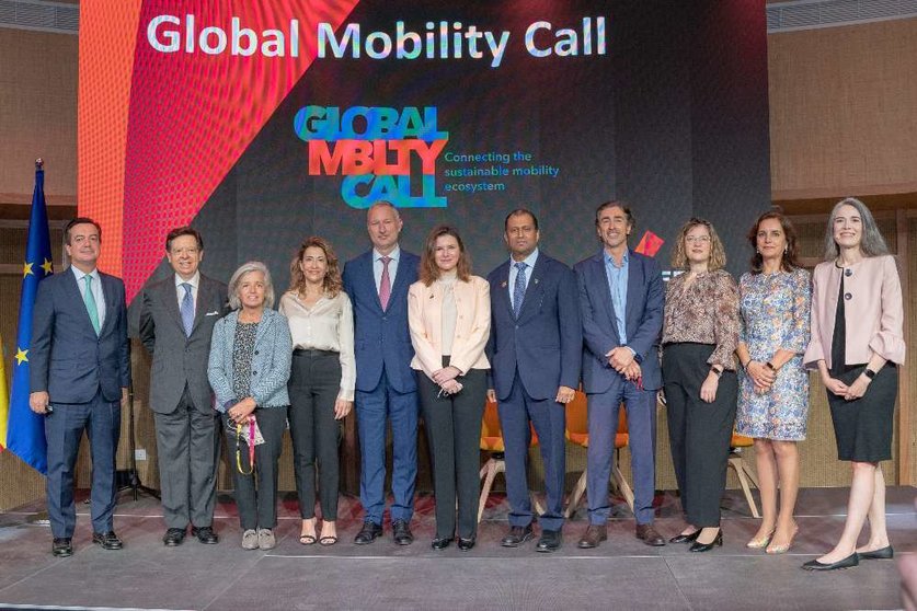 Foto de familia tras la presentación en el Pabellón de España de Expo 2020 Dubai del congreso Global Mobility Call. (@ExpoSpain2020)