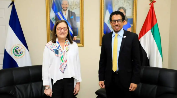 La ministra de Exteriores de El Salvador y el embajador de EAU en México. (RREE El Salvador)