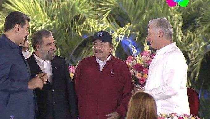 El primero por la derecha es Mohsen Rezaei en la toma de posesión del presidente de Nicaragua. (Twitter)
