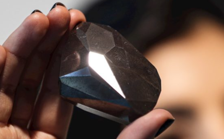 El diamante negro que se subastará en Dubai. (Fuente externa)