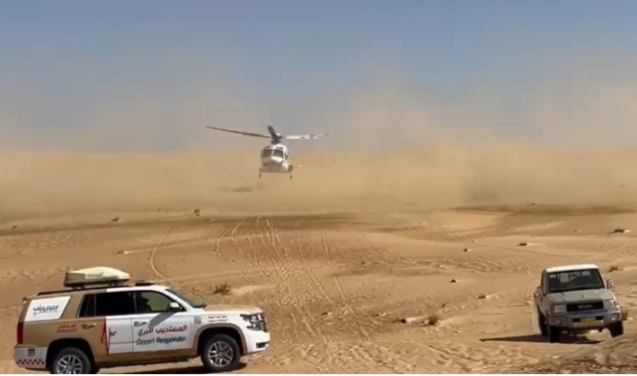 Un momento del rescate en el desierto. (Policía de Dubai)