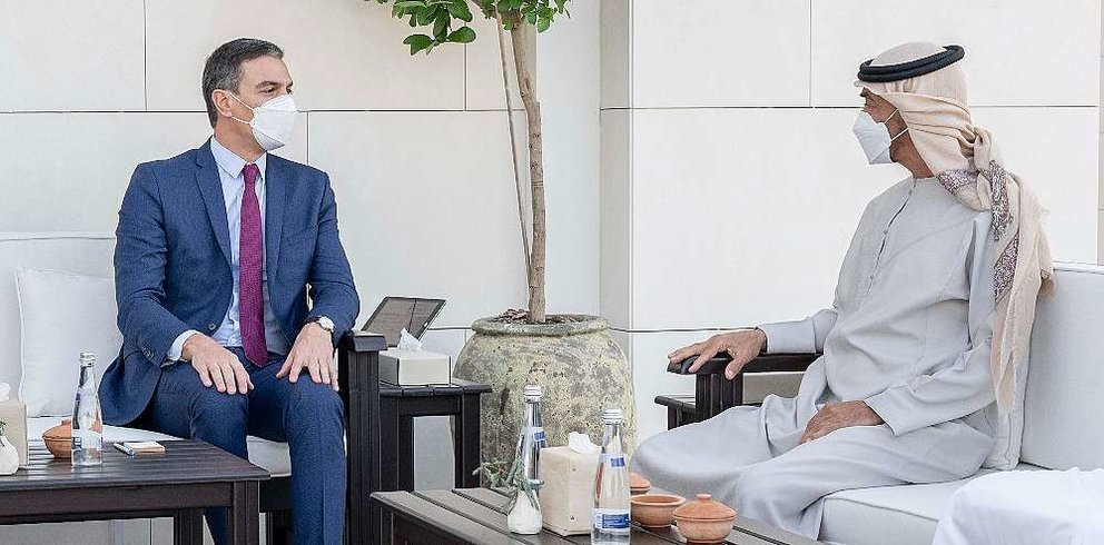 Pedro Sánchez, durante su encuentro con el príncipe heredero de Abu Dhabi. (WAM)