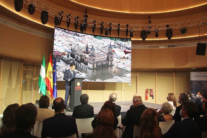 El presidente Juanma Moreno interviene en el Pabellón de España en el acto institucional por el Día de Honor de Andalucía en la Exposición Universal 2020 de Dubai. (@expospain2020)