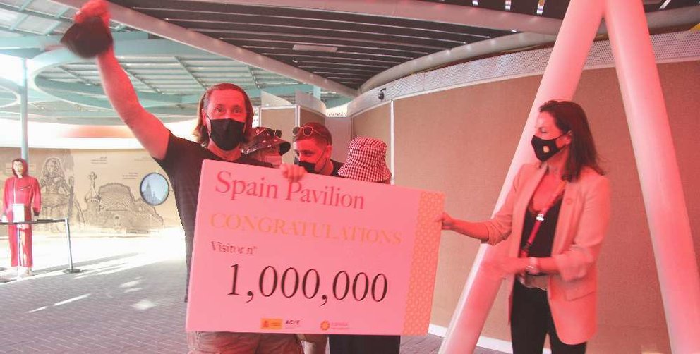 Un irlandés residente en Abu Dhabi ha sido el visitante un millón del Pabellón de España en Expo 2020 Dubai. (Expo Spain 2020)