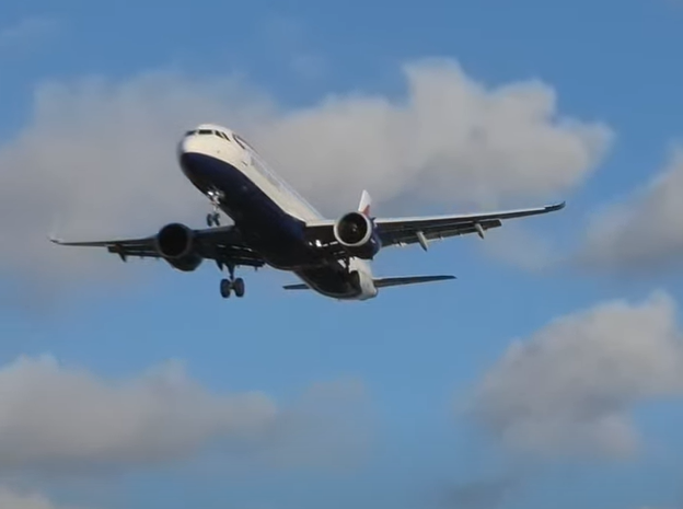 Un avión antes de aterrizar en London Heathrow con la tormenta Eunice. (Youtube)