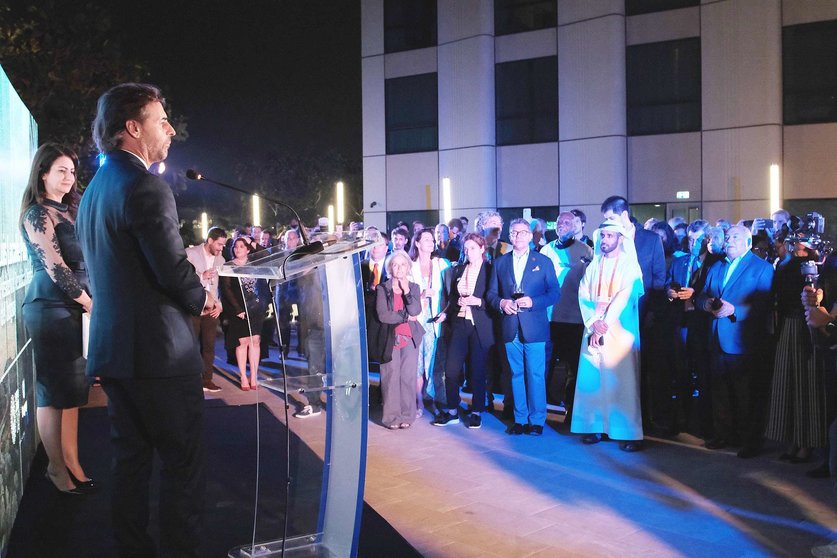 El presidente de Uruguay, Luis Lacalle Pou, se dirige a los asistentes a la recepción de este lunes en Expo Dubai. (RICHARD RAMOS).