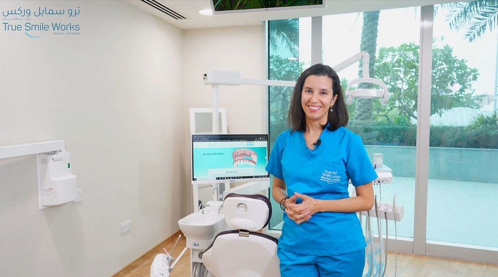 La doctora española Gemma Cervera, en la clínica de Asisa True Smile Works en Dubai.