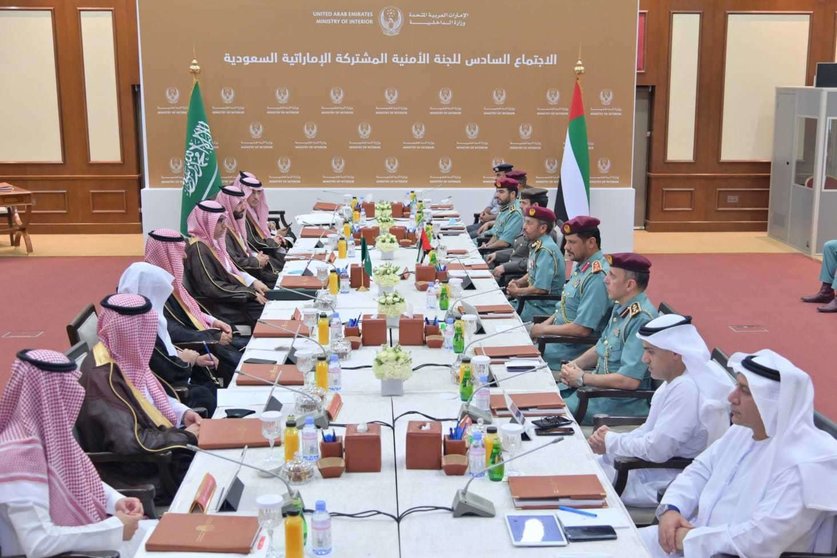 Reunión del comité de seguridad conjunto de Emiratos Árabes Unidos y Arabia Saudita. (WAM)