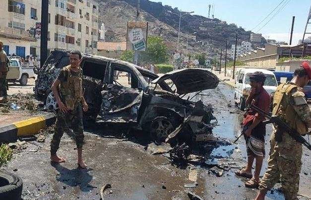 Militares en Adén ante el coche bomba. (Arab News)