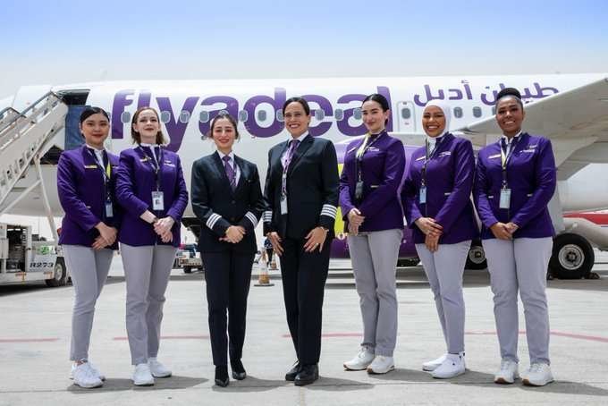 Integrantes del perimer vuelo con tripulación exclusivamente femenina en Arabia Saudita. (Flyadeal)