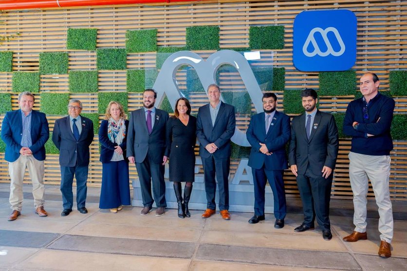 La delegación de la agencia de noticias emiratí durante su visita a Sudamérica. (WAM)