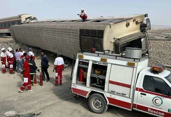 Una imagen de Twitter del tren accidentado en Irán.