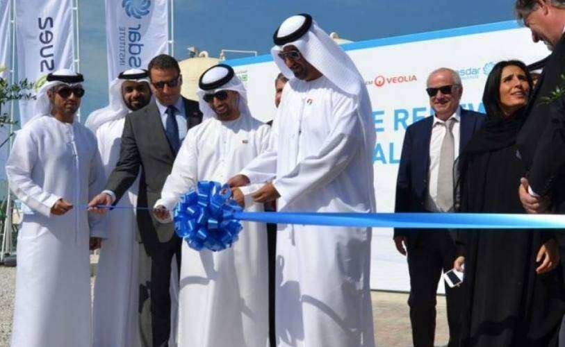 Imagen de la inauguración de la planta de Abengoa en Masdar de Abu Dhabi. (Twitter)