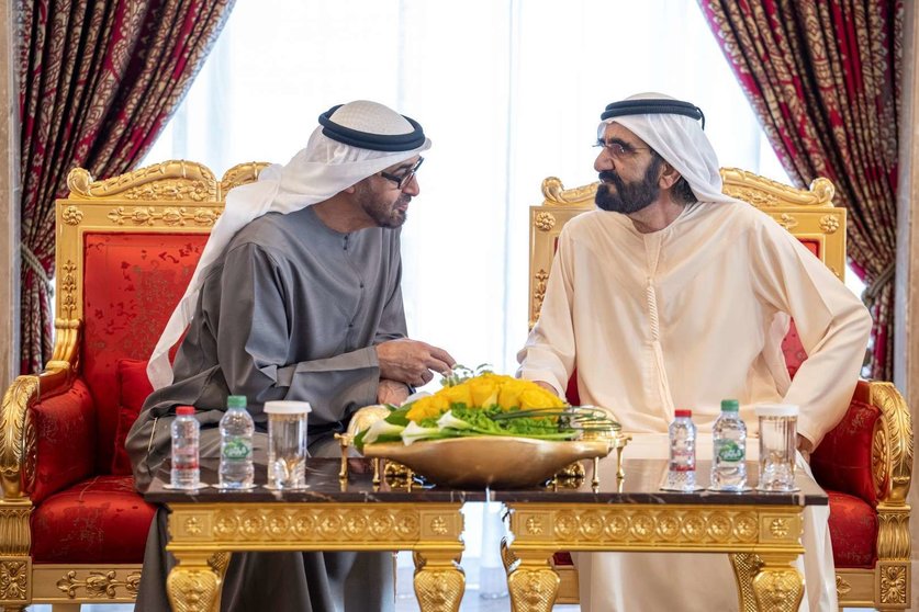 El presidente de Emiratos (izquierda) y el gobernante de Dubai. (WAM)