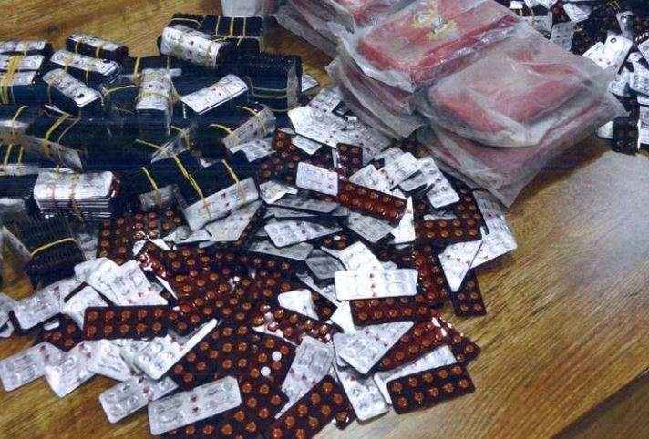 La Policía de RAK difundió esta imagen de una redada de drogas.