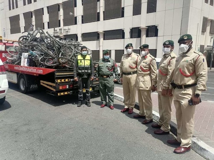 La Policía de Dubai difundió en Twitter una imagen de las bicicletas confiscadas.