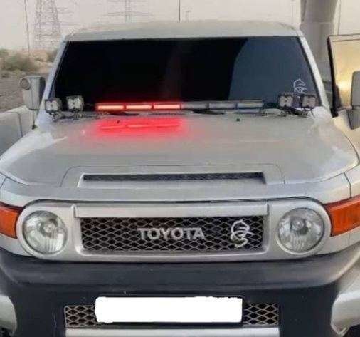 La Policía de Dubai difundió esta imagen de uno de los vehículos con las luces.