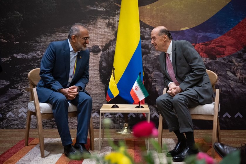 El canciller colombiano y el vicepresidente de Irán muy contentos en Bogotá. (Twitter)