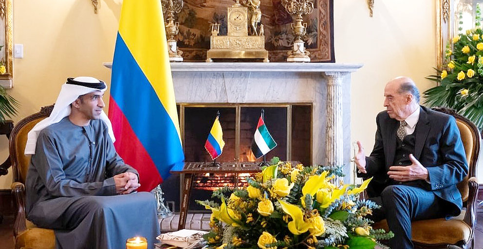 Encuentro en Bogotá del ministro de Relaciones Exteriores de Colombia, Álvaro Leyva Durán -derecha-, con el ministro de Estado de Comercio Exterior de Emiratos Árabes Unidos, Thani Al Zeyoudi. (@CancilleriaCol)