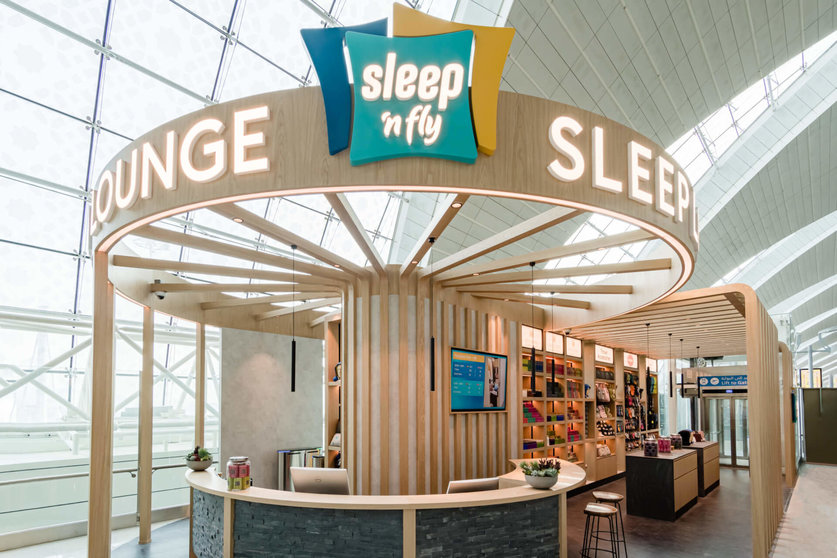 El nuevo sleep 'n fly ofrece cápsulas, camarotes y acceso a salones para los viajeros. (Twitter)