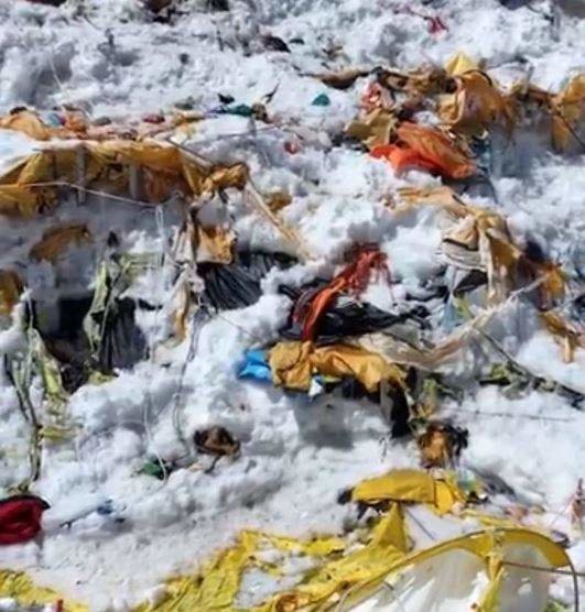 Una imagen de Twitter de la basura en el K2.