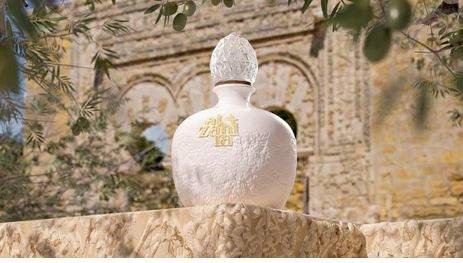 La botella de aceite oliva inspirada en la ciudad árabe. (Web AOVE Alzahira)