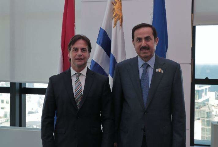 El presidente de Uruguay junto al máximo representante del Parlamento de EAU. (WAM)