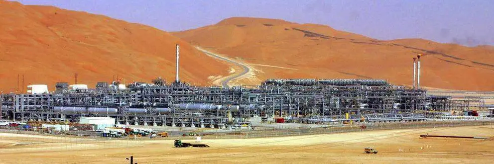 Infraestructura energética en el desierto.