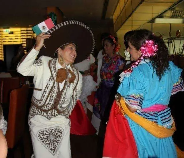 Bailes durante el Día de la Raza del año pasado.