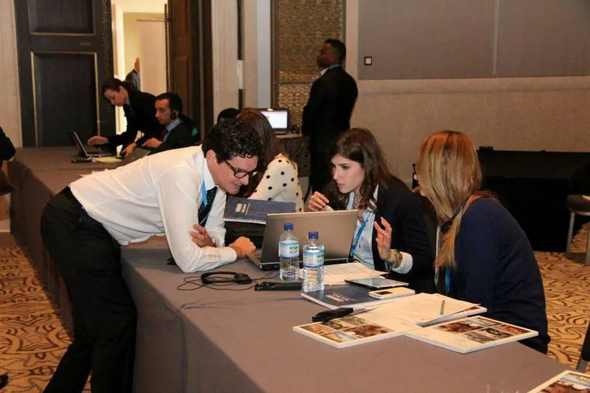 Profesionales extranjeros durante un evento en Abu Dhabi