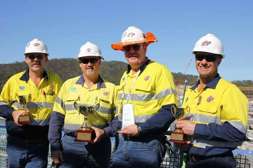 Un grupo de trabajadores de Bechtel Corporation. 
