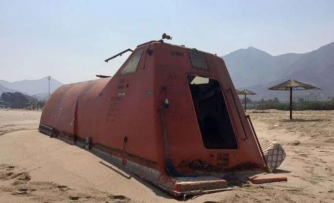 Bote salvavidas del petrolero panameño Zola en el emirato de Fujairah.