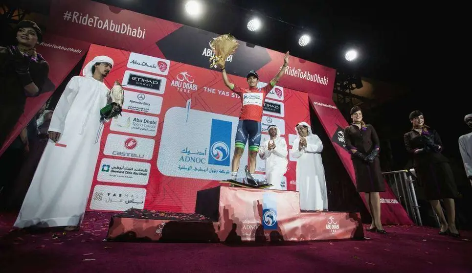 El colombiano Esteban Chaves, tras proclamarse campeón del Tour de Abu Dhabi. (Abu Dhabi Tour)