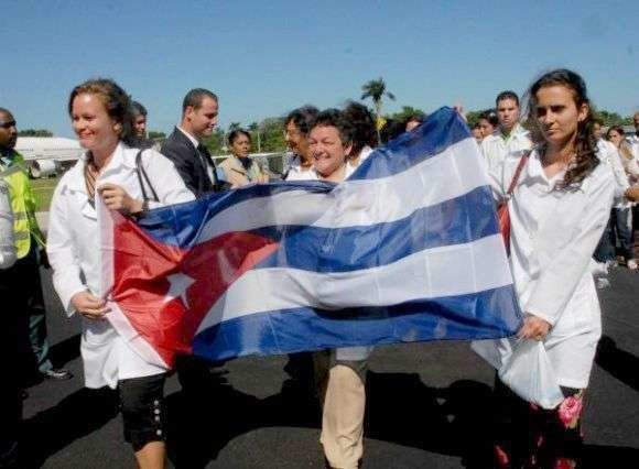 Un grupo de los médicos cubanos de Doha.