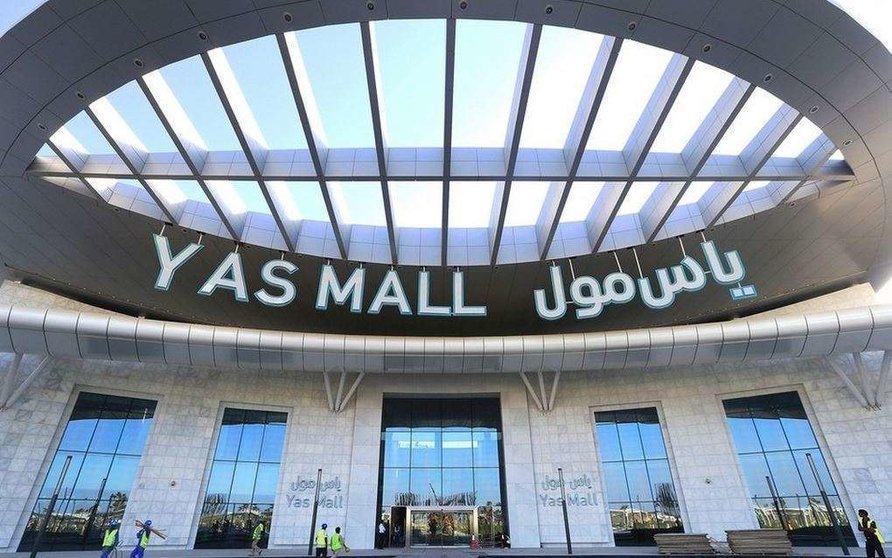 Entrada principal del Yas Mall en Abu Dhabi.