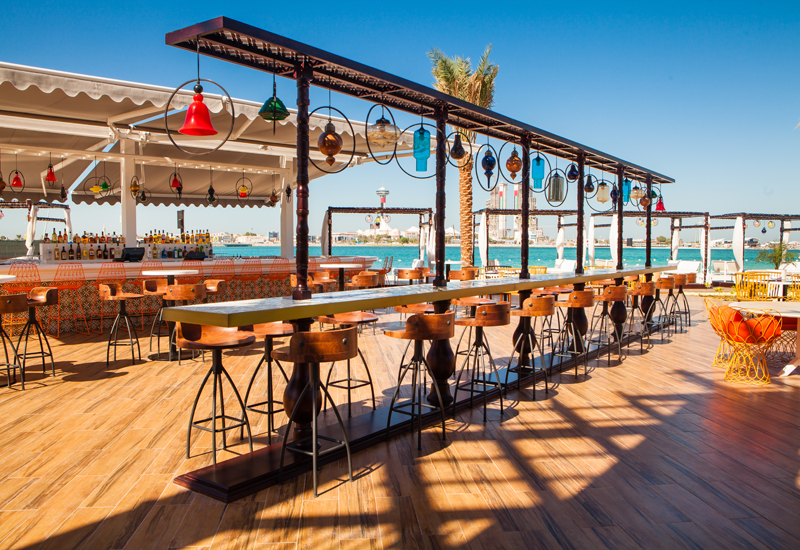 Una imagen del restaurante en la playa de la Corniche.