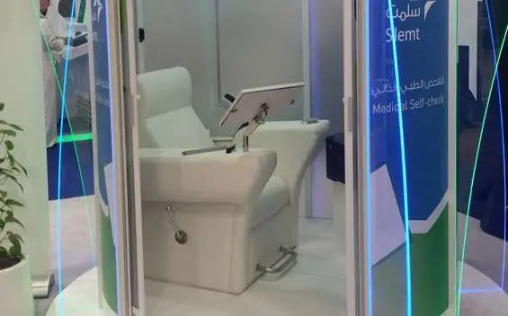 Imagen de la cabina durante la feria. (Internet)