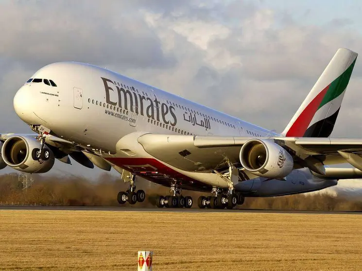 Un airbus 380 de la aerolínea Emirates.