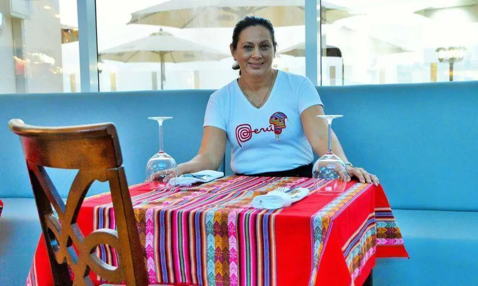 La peruana Judith Peixoto, en su restaurante de Fujeirah. (Paule Knete)