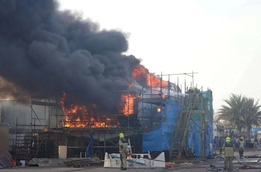 Los bomberos apagaron el incendio en 15 minutos. (José Tenorio).