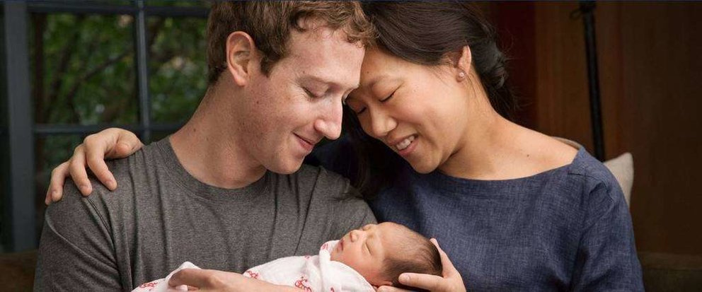 El fundador de Facebook junto a su mujer y su hija.