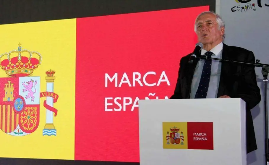 Carlos Espinosa de los Monteros, alto comisionado para la Marca España, durante su intervención en el evento 'Fashion 'N' Spain' en Dubai. (EL CORREO DEL GOLFO)