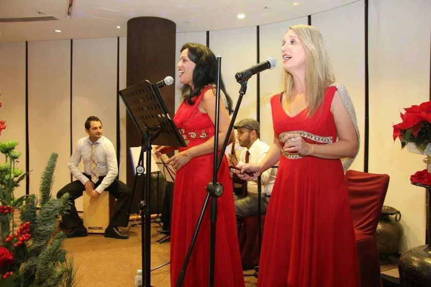 Las cantantes venezolanas Rosanna de Angelis y Sonia Carolina González. (EL CORREO DEL GOLFO)