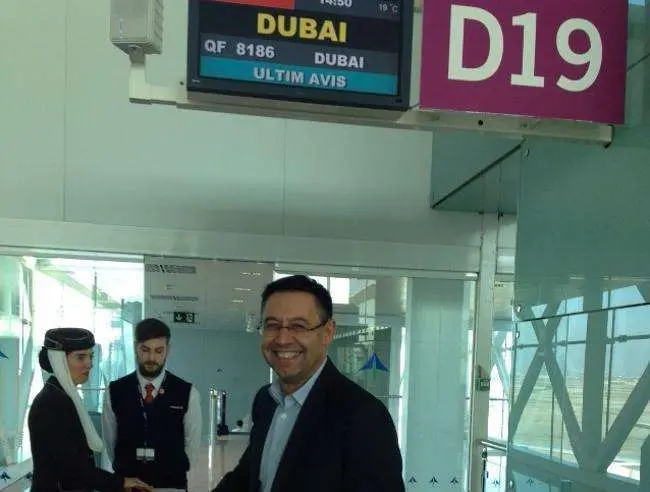 Bartomeu antes de embarcar en el vuelo de Emirates con destino Dubai.