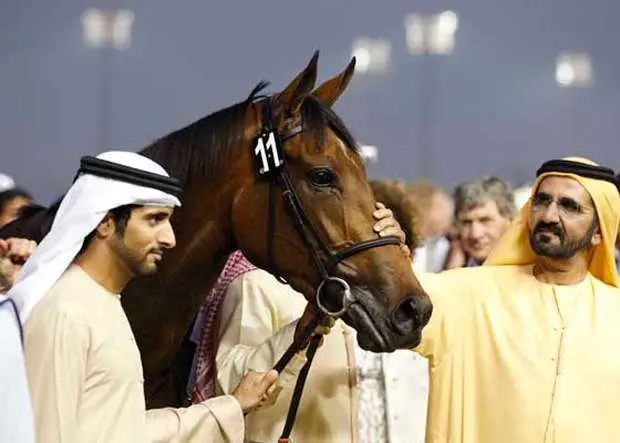 El jeque Mohammed -derecha- en la Dubai World Cup. (Internet)