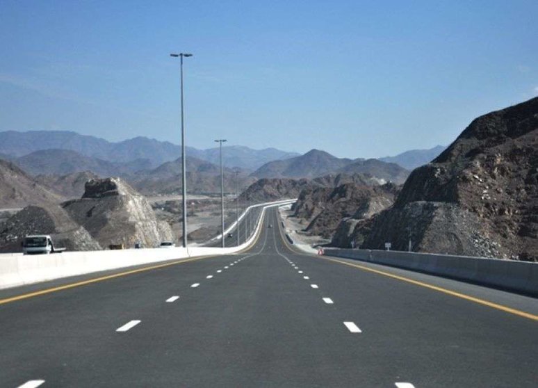 Una imagen de la carretera que une Dubai con Al Ain.