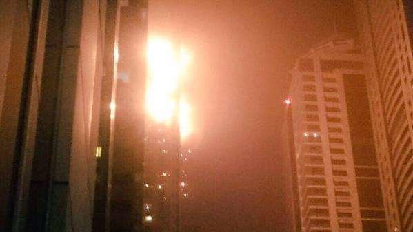 Incendio en la torre The Torch en Dubai Marina.