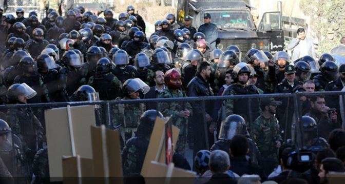 Policías antidisturbios en una manifestación en Irán.