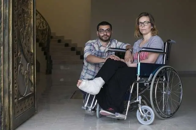 La pareja implicada en el accidente de quad en el desierto.