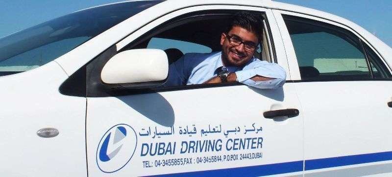 Un profesor de autoescuela en Dubai.
